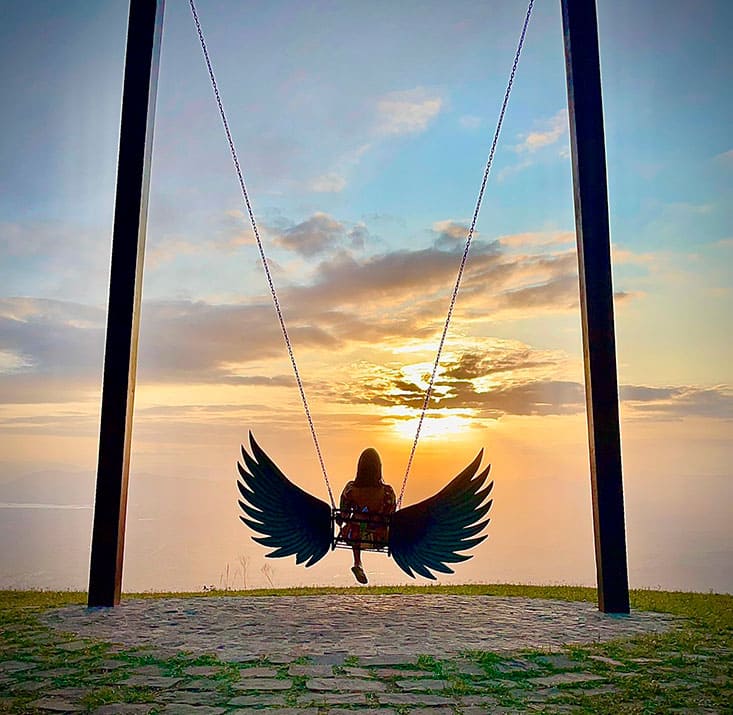 Balanço com asas ao pôr do sol — Sítio do Bosco, Tianguá